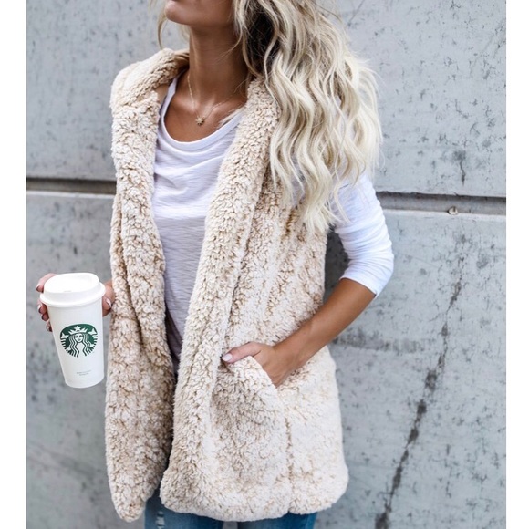 Jackets & Blazers - Last 1! 🌟Two-tone Beige Sherpa Vest